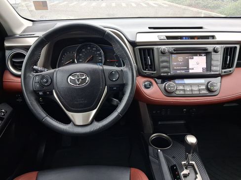 Used 2014 Toyota RAV4 Limited w/ Technology Package AWD/4WD image 11