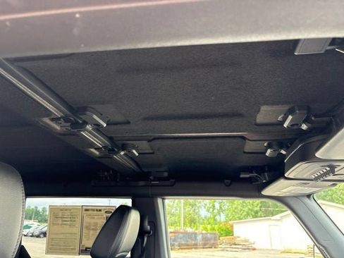 Used 2023 Ford Bronco Wildtrak AWD/4WD image 12