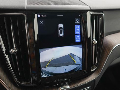 Used 2022 Volvo XC60 B5 Momentum AWD/4WD image 22