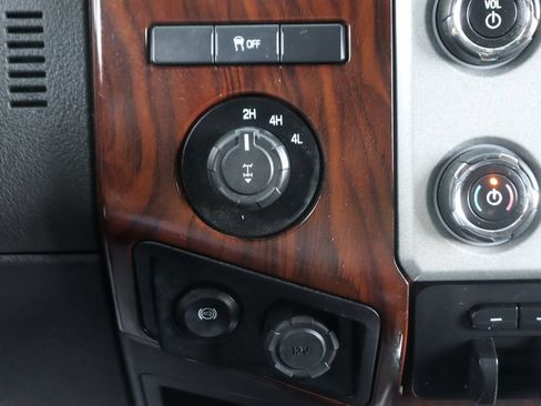 Used 2016 Ford F250 Lariat w/ Lariat Ultimate Package AWD/4WD image 33