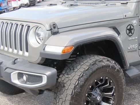 Used 2020 Jeep Wrangler Unlimited Sahara AWD/4WD image 3