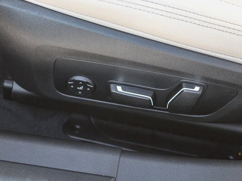 New 2026 BMW 330i Sedan w/ Convenience Package image 21