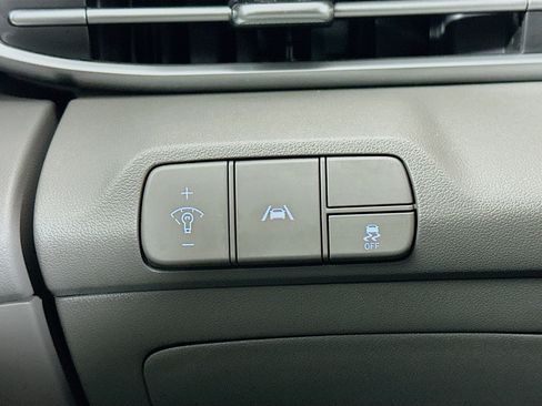 Used 2023 Hyundai Elantra SEL w/ Convenience Package image 16