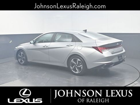Used 2021 Hyundai Elantra SEL w/ Convenience + Premium Package image 7
