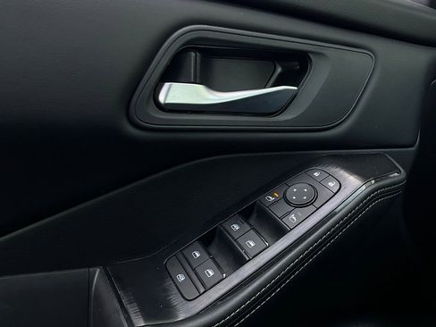 Used 2025 Nissan Rogue SV image 21