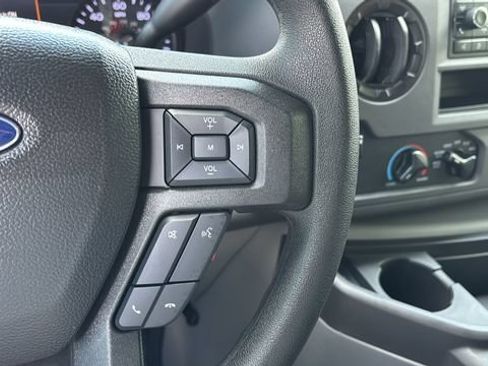 Used 2022 Ford E-450 and Econoline 450 Super Duty RWD image 27