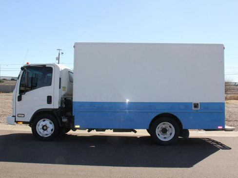 Used 2018 Isuzu NPR RWD image 8