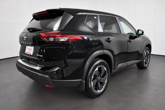 Used 2024 Nissan Rogue SV AWD/4WD image 4