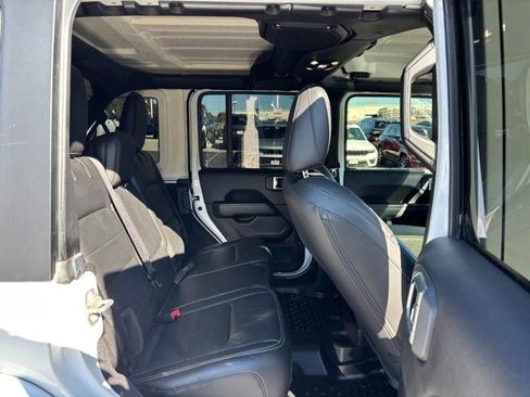 Used 2019 Jeep Wrangler Unlimited Sahara image 10