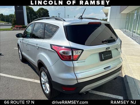 Used 2018 Ford Escape SE w/ SE Sync 3 Package AWD/4WD image 3