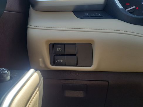 Used 2022 Toyota Highlander XLE image 24