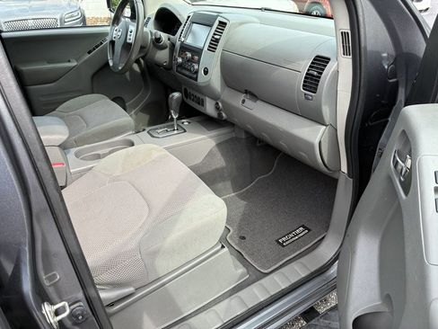 Used 2020 Nissan Frontier SV w/ Midnight Edition Floor Mats RWD image 18