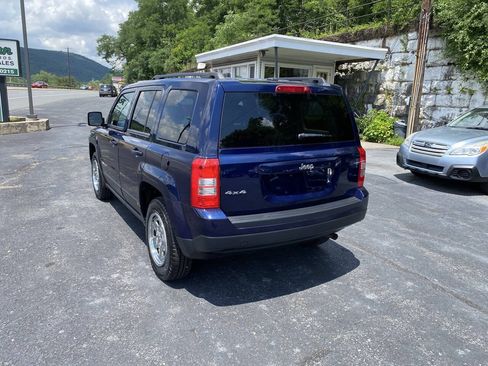 Used 2016 Jeep Patriot Sport w/ Power Value Group AWD/4WD image 3