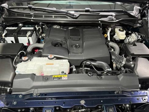 Used 2025 Toyota Tundra SR5 w/ SR5 Premium Package AWD/4WD image 8