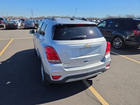 Used 2018 Chevrolet Trax LT w/ LT Convenience Package image 4