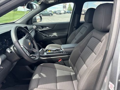 Used 2025 Chevrolet Equinox LT AWD/4WD image 9