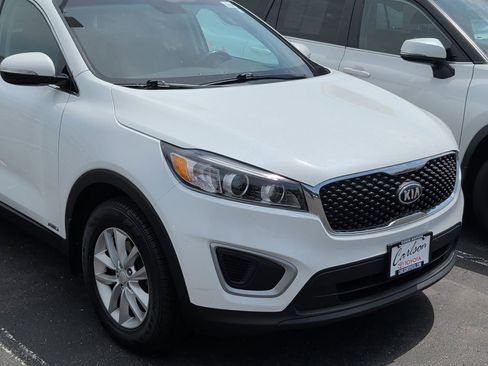 Used 2017 Kia Sorento AWD w/ LX Convenience Package image 7