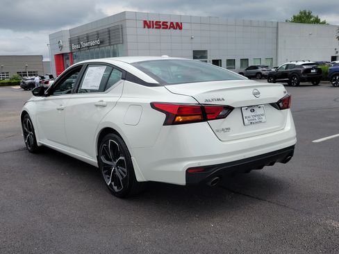 Used 2024 Nissan Altima 2.5 SR w/ SR Premium Package FWD image 3
