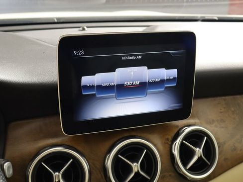 Used 2020 Mercedes-Benz GLA 250 4MATIC image 28
