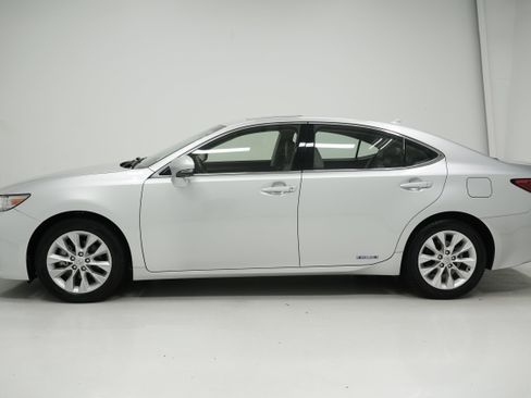 Used 2013 Lexus ES 300h w/ Luxury Pkg FWD image 7