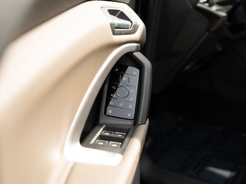 Certified 2025 Audi Q5 Premium w/ Convenience Package image 20