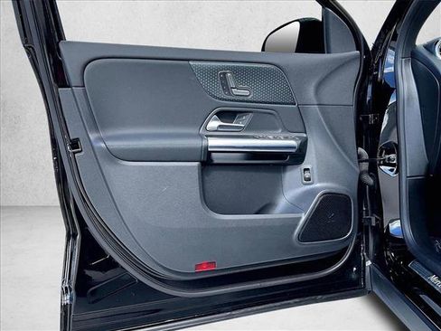 Used 2025 Mercedes-Benz GLA 250 image 18