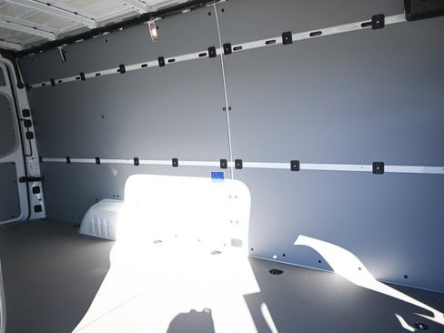 Used 2025 Mercedes-Benz Sprinter 2500 image 22