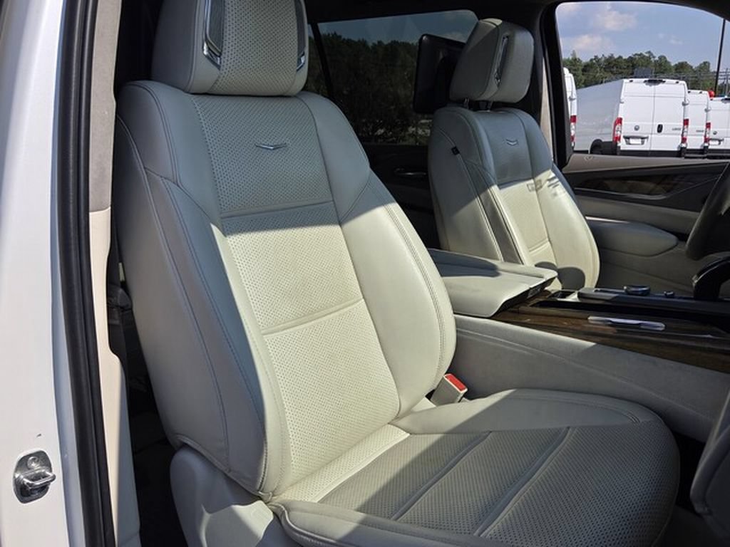 Used 2022 Cadillac Escalade ESV Sport Platinum RWD image 17
