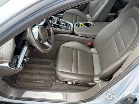 Used 2018 Porsche Panamera 4 AWD/4WD image 9