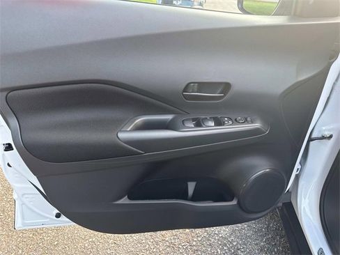 New 2025 Nissan Kicks Play S image 24