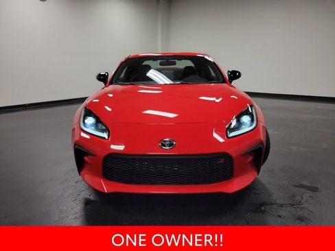 Used 2025 Toyota GR86 Premium w/ ALL Weather Mat Package (TMS) RWD image 3