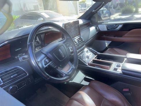 Used 2021 Lincoln Navigator L Reserve w/ Luxury Package AWD/4WD image 11