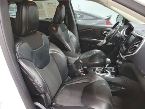 Used 2018 Jeep Cherokee Latitude Plus image 22