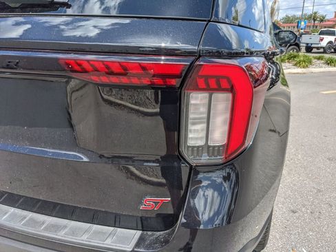 Used 2025 Ford Explorer ST image 9