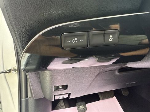 Used 2016 Toyota Prius Three Touring image 37