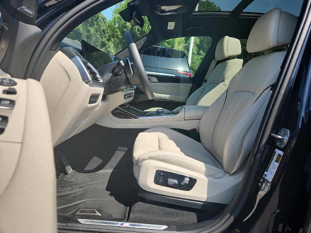 Certified 2026 BMW X7 xDrive40i w/ M Sport Package AWD/4WD image 14