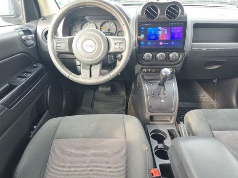 Used 2013 Jeep Compass Latitude w/ Sun/Sound Group image 17