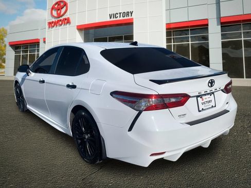 Used 2020 Toyota Camry SE FWD image 5