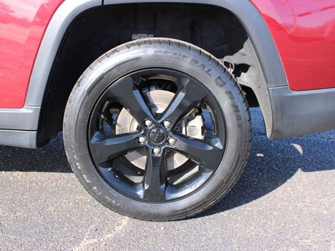 Used 2023 Jeep Grand Cherokee L Laredo image 17