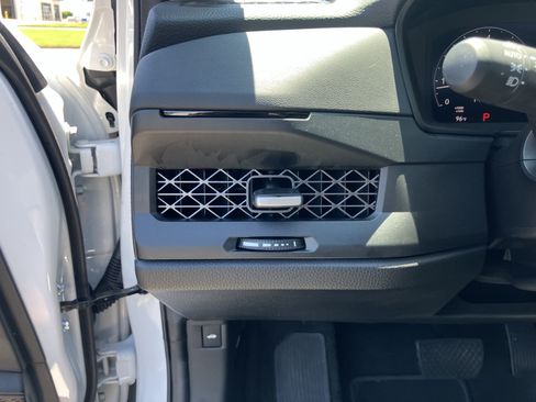 Used 2025 Honda Accord SE image 19