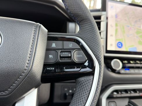 Used 2025 Toyota Sequoia Platinum image 23