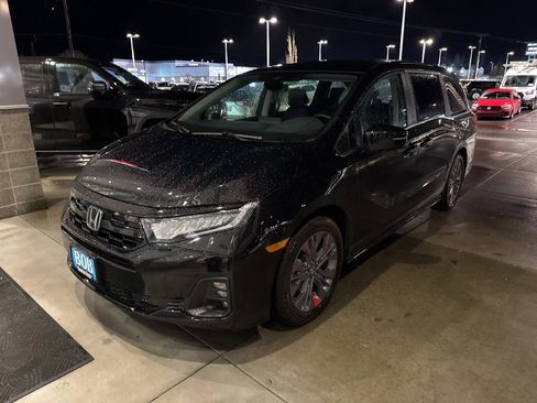 Used 2025 Honda Odyssey Touring image 2