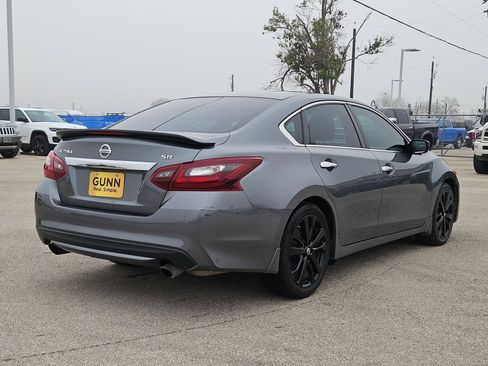Used 2017 Nissan Altima 2.5 SR w/ Midnight Edition Package image 3