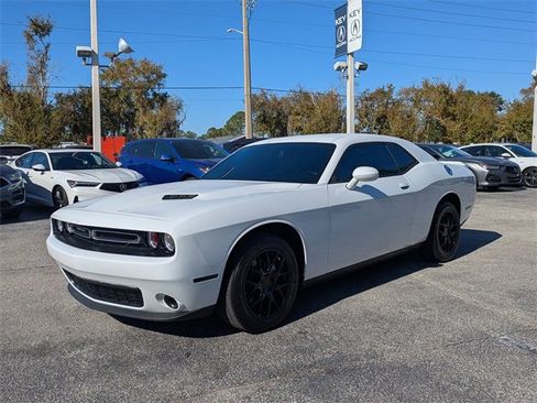 Used 2022 Dodge Challenger SXT image 8