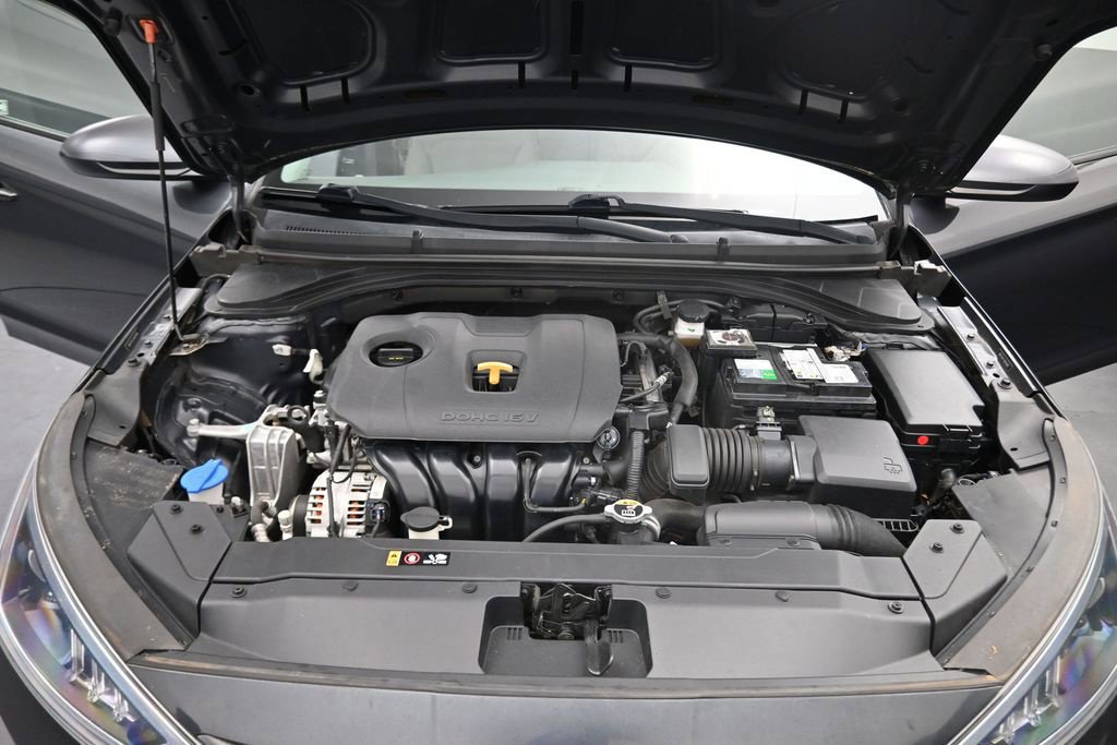 Used 2020 Hyundai Elantra SE FWD image 19