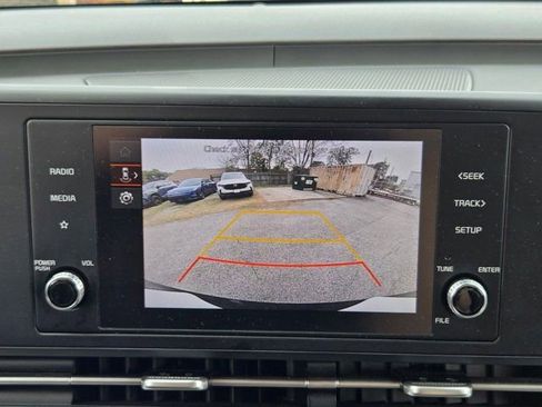 Used 2024 Kia Carnival LX image 19