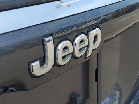 Used 2017 Jeep Compass Latitude FWD image 30