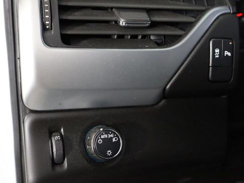 Used 2018 Chevrolet Tahoe 2WD image 16