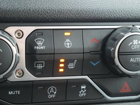 Used 2025 Jeep Gladiator Sport AWD/4WD image 3