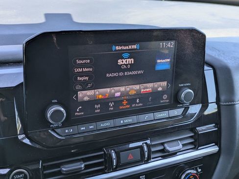 Used 2022 Nissan Pathfinder SV image 16